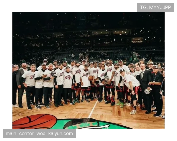 乐福连续两场三分高效 落选秀成开拓者意外收获 乐福连续两场三分高效 落选秀成开拓者意外收获