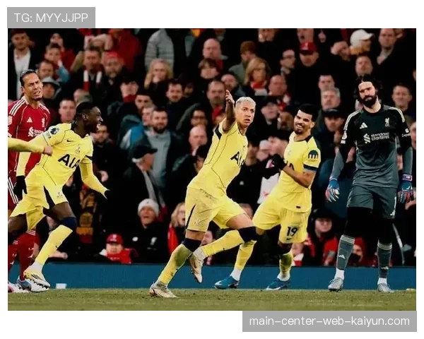 伯恩利狼队提前降级，英超最后一降级名额四队争夺